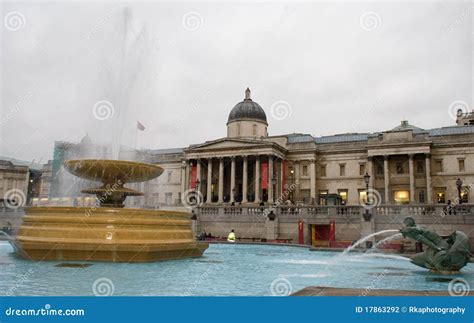 Fountains in Trafalgar Square and National Gallery Editorial ...