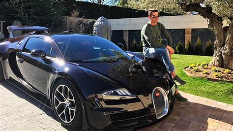 Cristiano Ronaldo Pamer Supercar Bugatti Chiron | momobil.id