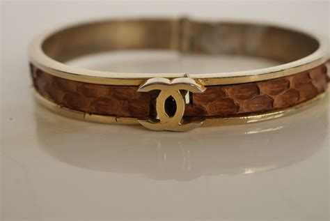 1970s Chanel bracelet snakeskin interlocked cc rare. – Vintage Le Monde