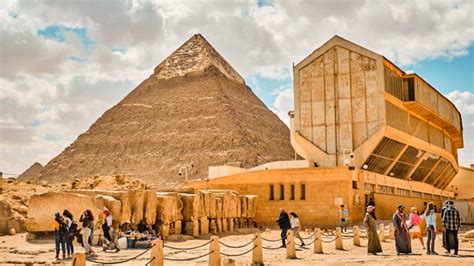 Pyramid of Khafre: Information, Facts and Mysteries