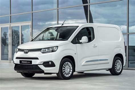 Toyota Proace City small van set to go on sale in 2020 | Parkers