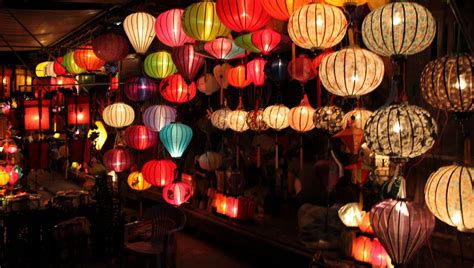 Hoi An Night Market - Travel Danang