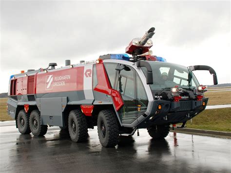 Rosenbauer Panther - Airport Fire Truck [2048x1536] : r/MachinePorn