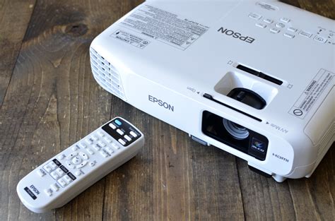 DIY Portable Projector Screen with Epson Projector - Family Tech