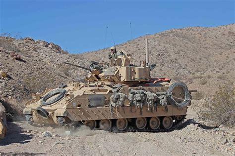 M2/M3 Bradley Fighting Vehicle | Military.com