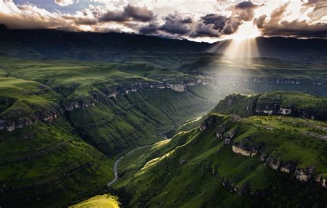 Drakensberg Mountains, Southern Africa [1300×829]