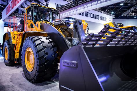 Volvo CE debuts new flagship wheel loader: L350H boasts new design ...