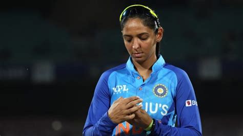 Unique Record To Harmanpreet Kaur ; Becomes First Woman Cricketer to ...