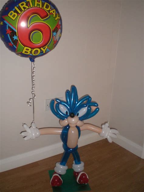 sonic by ballooning-great | Balloon decorations, Balloons, Balloon design