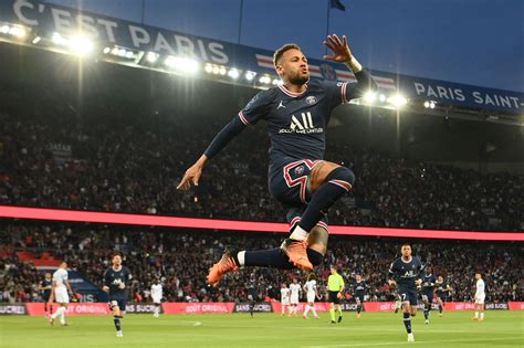 Video: Neymar Jr. Scores His 100th Goal with PSG Against Metz