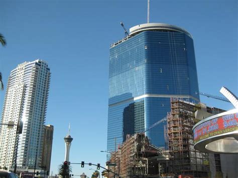 Fontainebleau Las Vegas to (Finally) Cover Up Exposed Eyesore on Strip