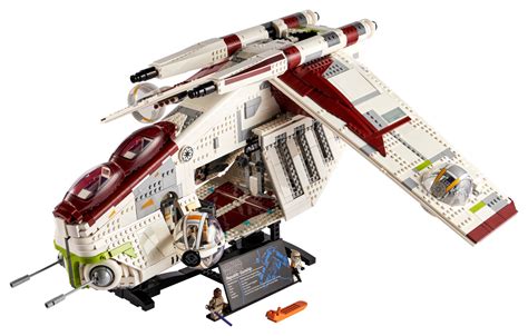 The LEGO Star Wars UCS Republic Gunship (75309) Revealed!