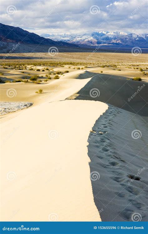 Stovepipe Wells Sand Dunes, Death Valley National Park, Californ Stock ...