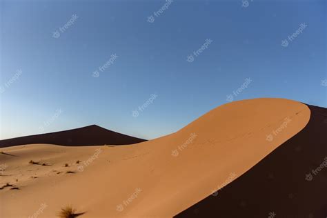 Premium Photo | Shot of the dunes in the desert of sahara, morocco