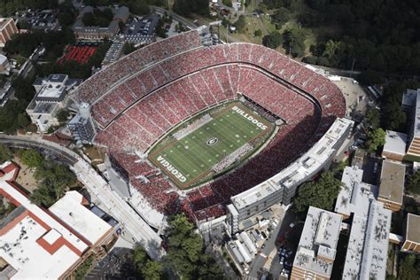 Sanford Stadium rocks as Bulldogs dominate Volunteers