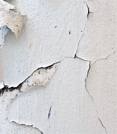 How do I Repair Cracks in Walls? (with pictures)