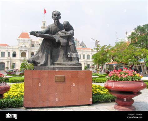 A bronze statue of Ho Chi Minh in front of Ho Chi Minh City Hall Stock ...