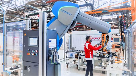 10 Industrial Robot Companies That Lead the Industry - RoboDK blog