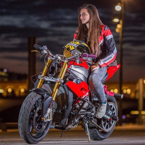 Top 4 Female Motorcycle Stunt Riders