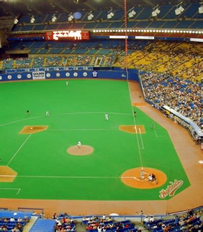 Olympic Stadium / Montreal Expos - Ballpark Digest