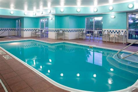 15 Hotels with Indoor Pools in Memphis, TN