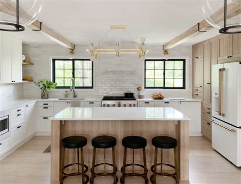 Farmhouse Kitchen Islands Aren’t Going Anywhere - SemiStories