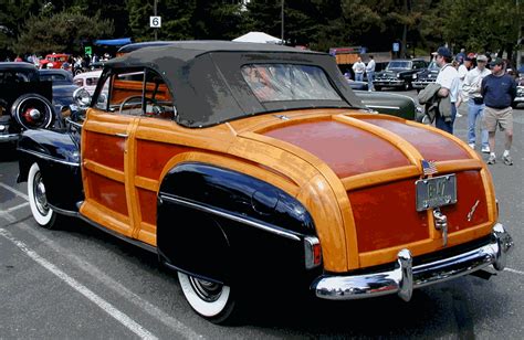 STRANGE OLDE "WOODIE" WAGONS - 1949 FORD WOODIE SPORTSMAN