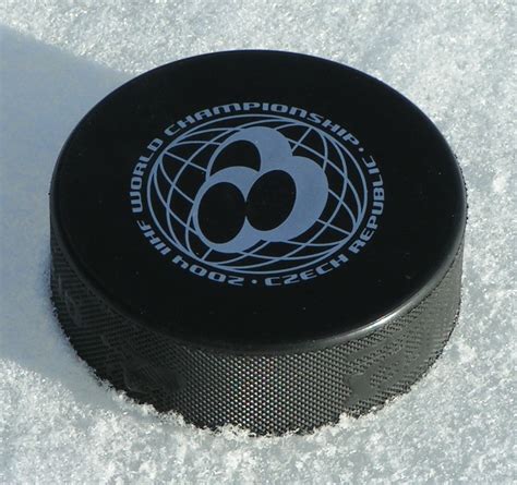 File:Hockey puck.JPG - Wikipedia