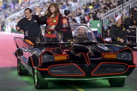 Photos: The 86th Annual Hollywood Christmas Parade – Daily News