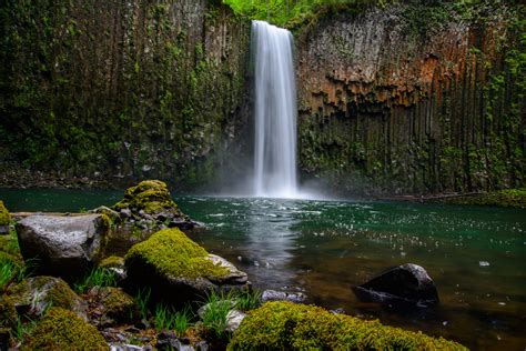 Download Moss Cliff Nature Green Waterfall 4k Ultra HD Wallpaper