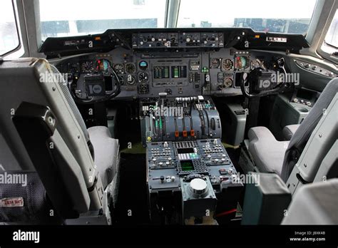 Boeing 747 jumbo KLM airplane cockpit Stock Photo - Alamy