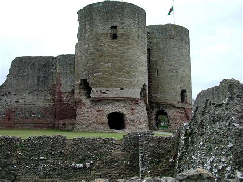 Rhuddlan Castle | Welsh castles, Medieval castles in europe, Castle