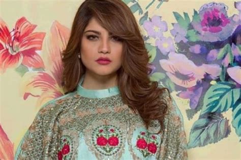 Neelam Muneer – Biography, Age, Family, Controversy, Dramas | Reviewit.pk