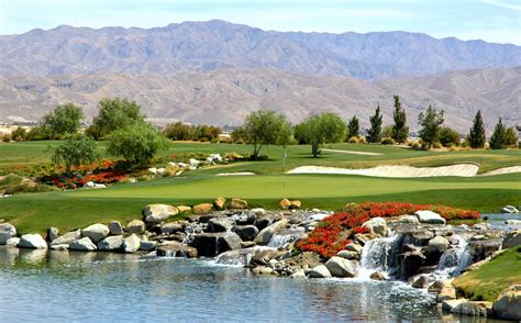 Golfing at The Classic Club Palm Desert - Traveler.com