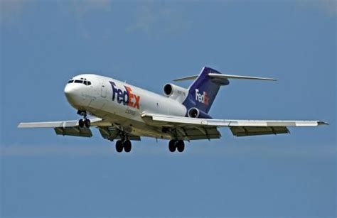 FedEx Boeing 727 on landing approach | Boeing 727, Boeing aircraft ...