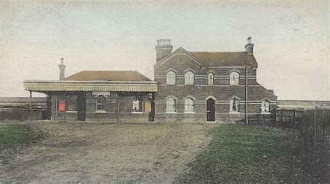 Pitsea Station c1910 | London family, Old photos, Basildon