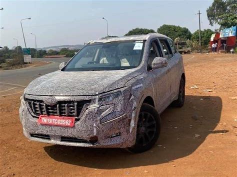 Mahindra XUV700’s Lower-spec Variant Interior Seen Ahead Of Debut ...