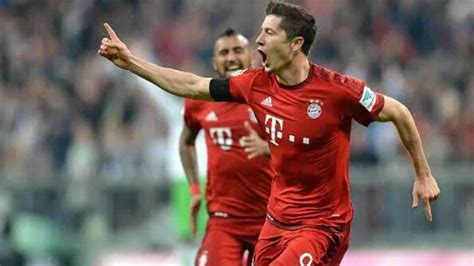 Robert Lewandowski Scored 5 Goals In 9 Minutes (WATCH HERE)