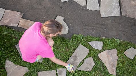 The Perfect DIY Garden Path That Will Fit In Any Yard