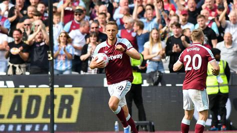 West Ham 1-1 Burnley: Spoils shared at London Stadium