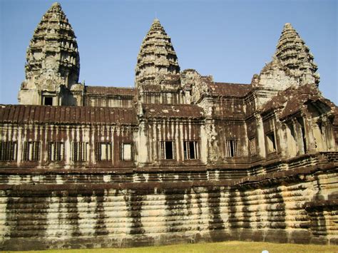 Angkor Wat Khmer architecture internal gallery E entrance 05