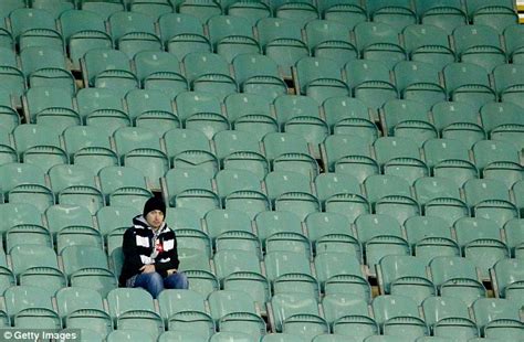 Collingwood record their lowest AFL attendance at MCG since 1940 ...