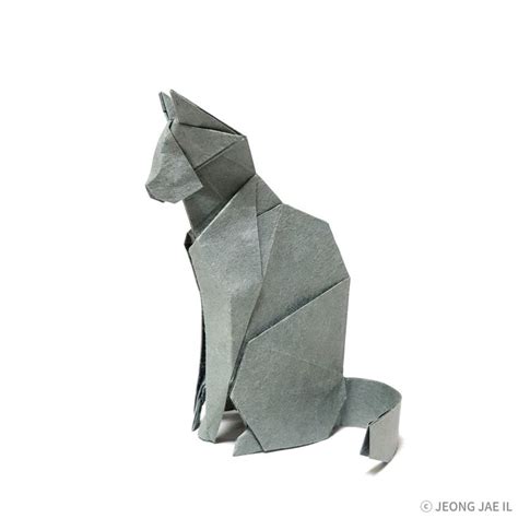 This is an absolutely beautiful origami cat. It s designed and folded ...