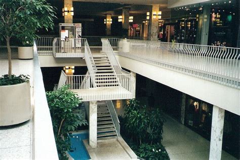 Monroeville Mall - 1970's | Monroeville mall, Shopping mall ...