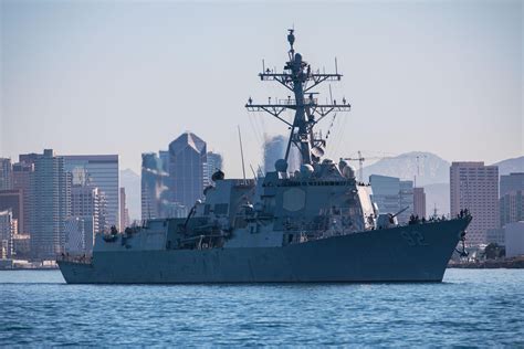 USS Momsen (DDG 92) steams through San Diego Bay during the Parade of ...