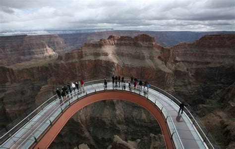 15 Skywalks and Spectacular High Altitude Platforms Around the World