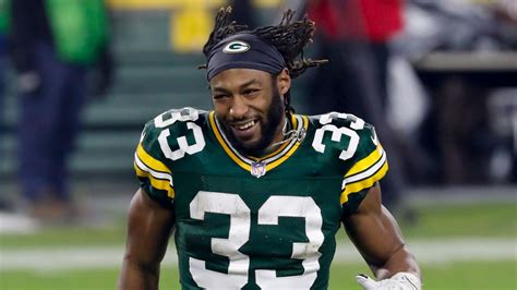 Aaron Jones: Running back agrees four-year deal to stay with Green Bay ...