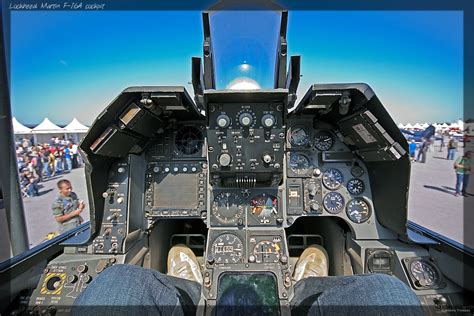 Cockpit do F-16 | Fotografia