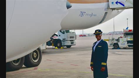 United Airlines training program aims to bring diversity to the cockpit ...