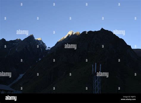 Badrinath hi-res stock photography and images - Alamy